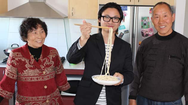 3b_Chinese hand-pulled noodles_175581803