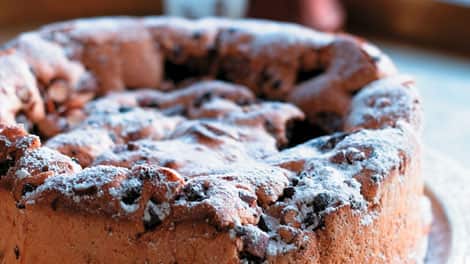 date-and-almond-chocolate-cake_2122118004