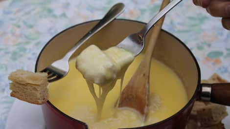 cheese-fondue_2092164118