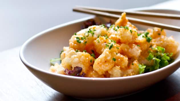 sake-popcorn-shrimp_596656867