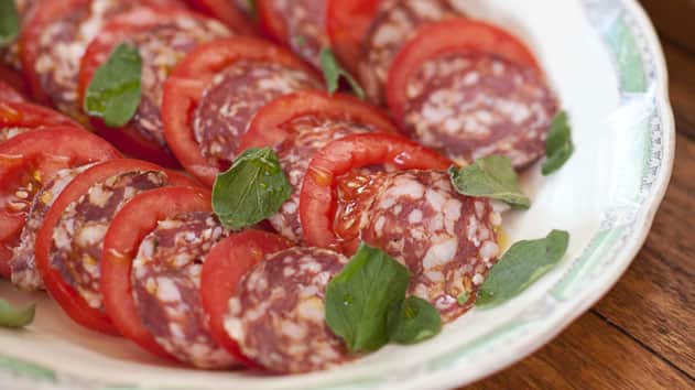 tomato-salami-salad_676326785