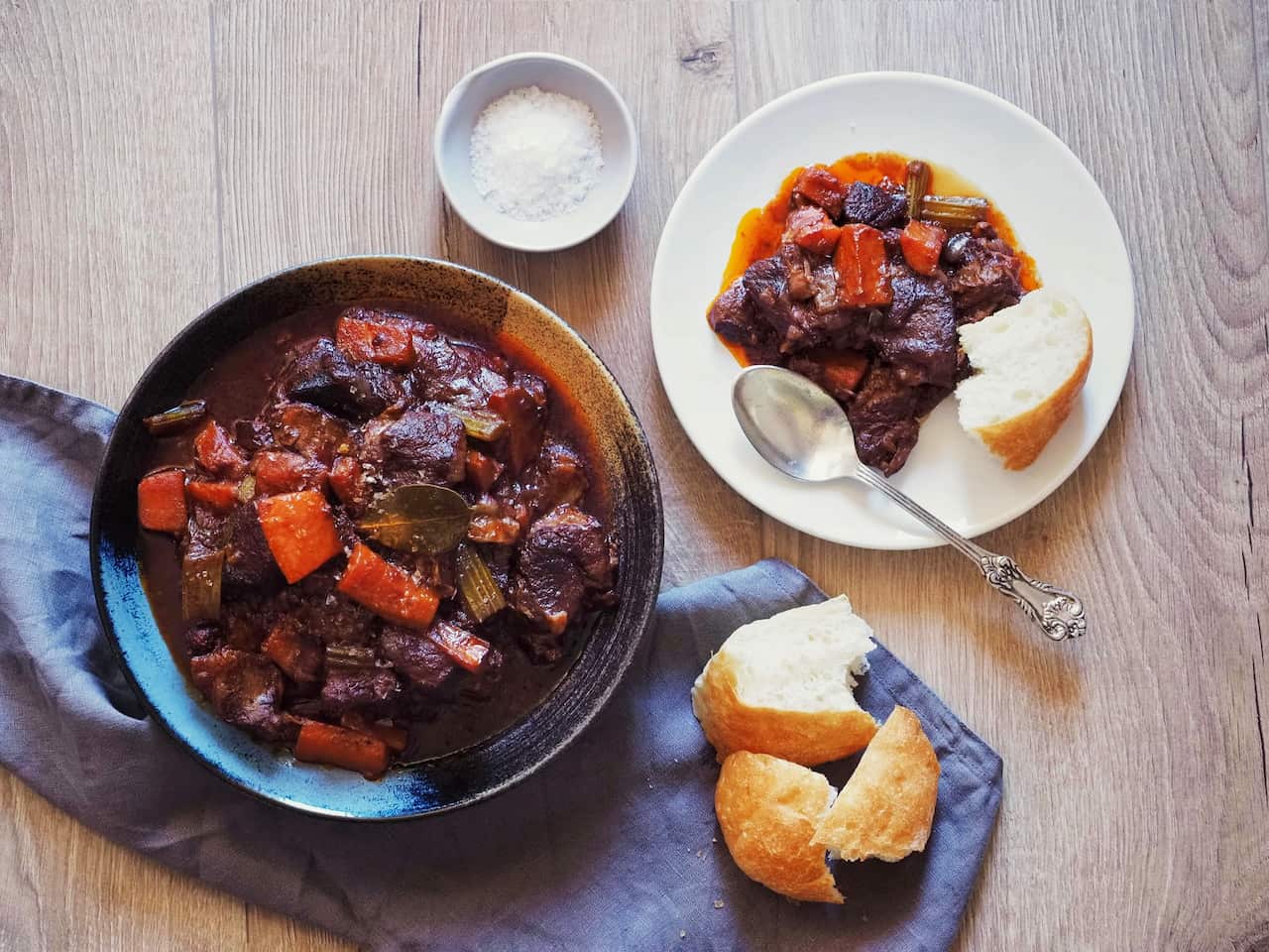 Lamb and red wine stew served with fresh bread