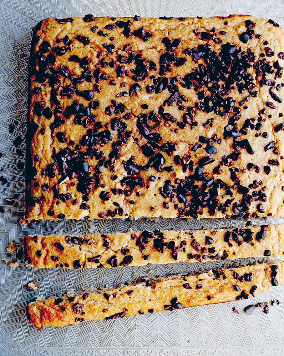 Banana chai blondies