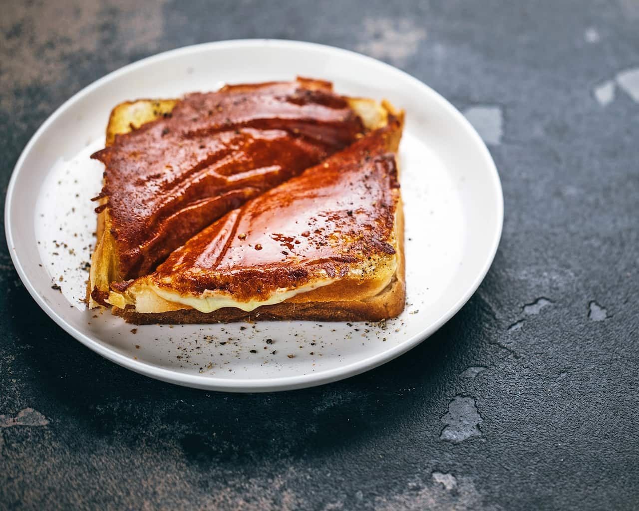Inside-out Bolognese cheese toastie