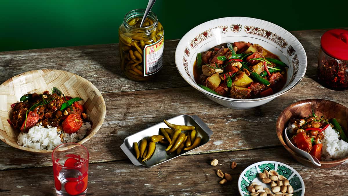 Vietnamese-style vegetable curry with peanuts