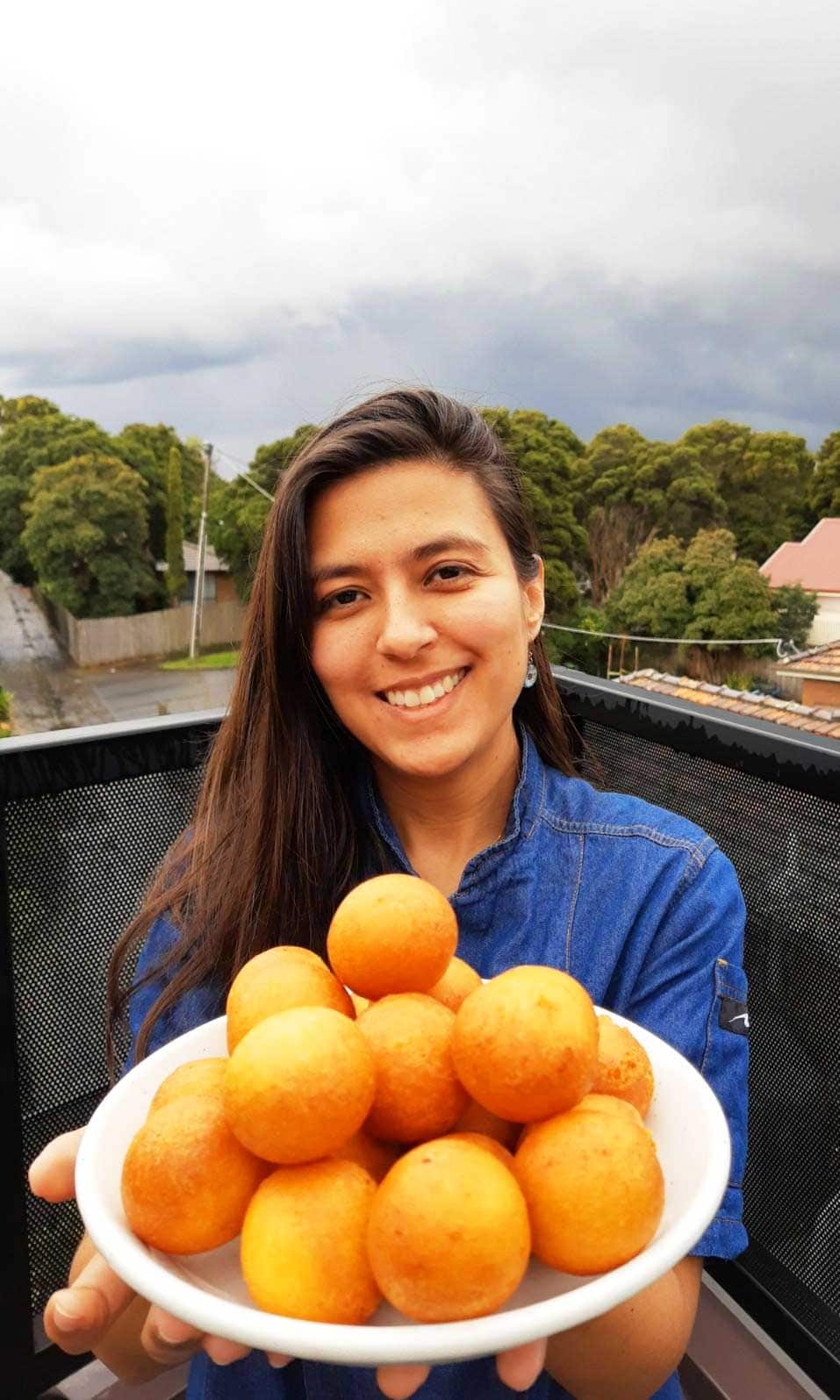 Sara Giraldo Maestre offering up a buñuelo-filled plate.