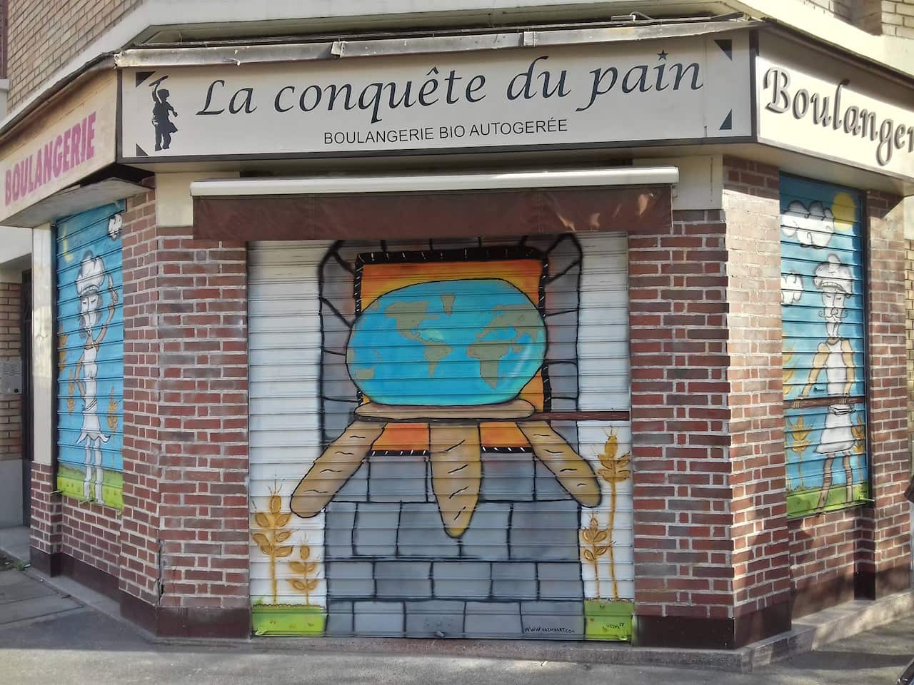 La Conquete du Pain runs on communist principles.