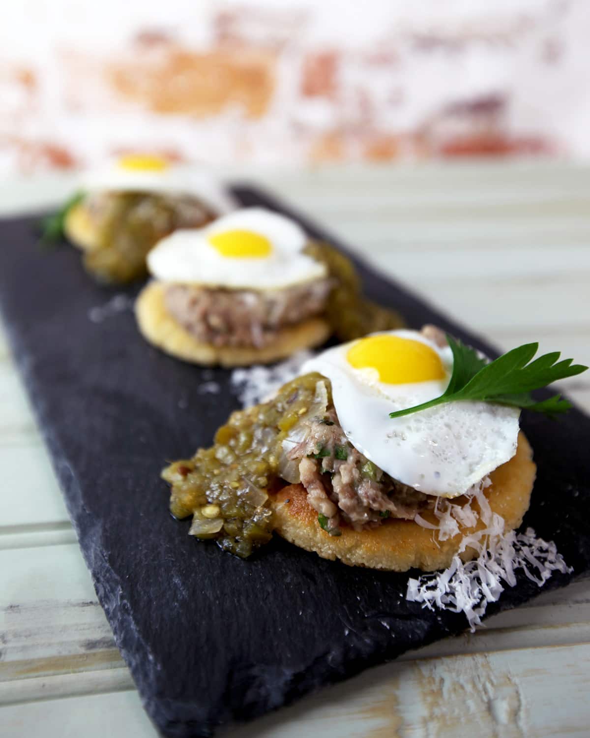 Refried beans on corn cakes (sopes tapatios)