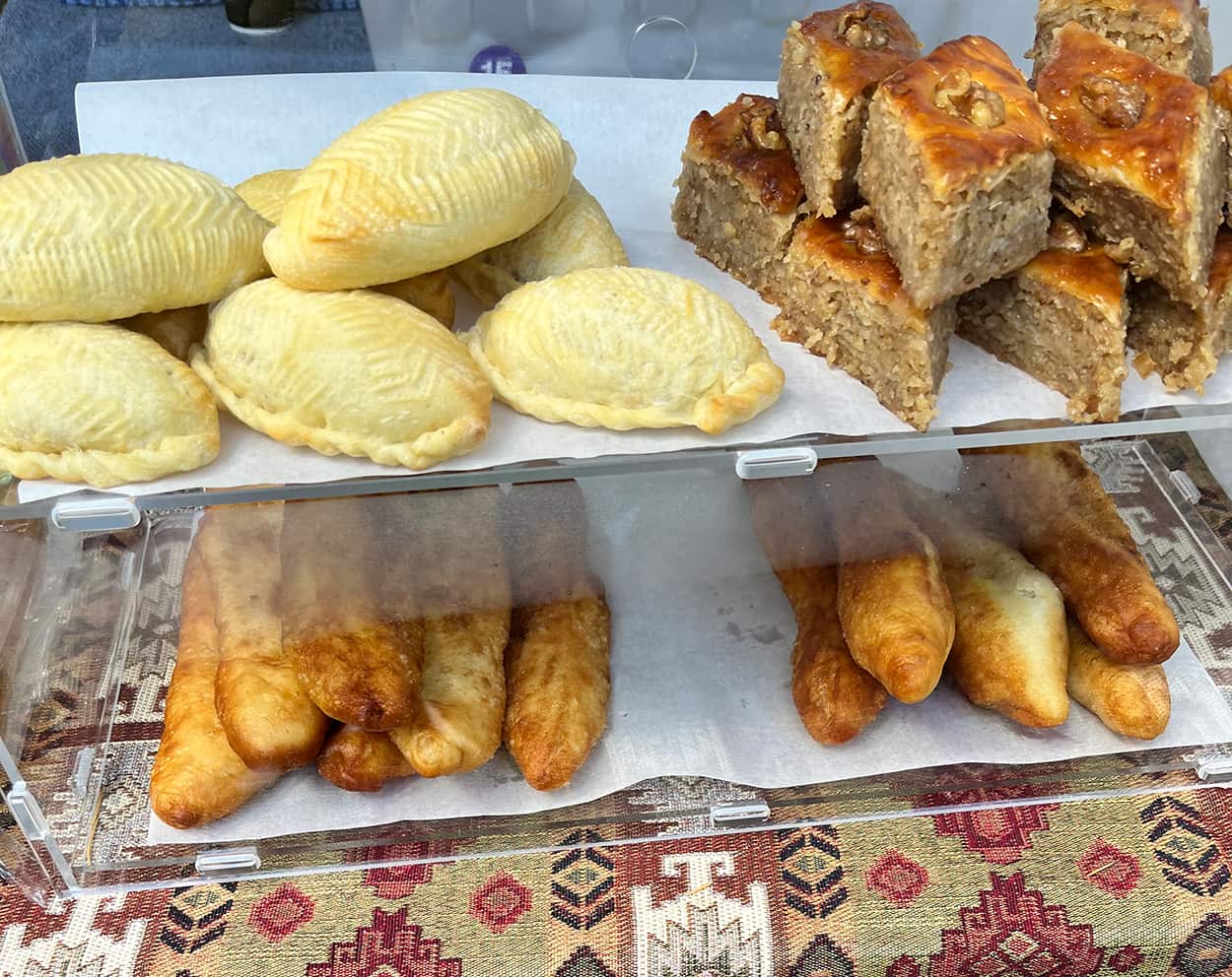 Food at the Laziz market stall 