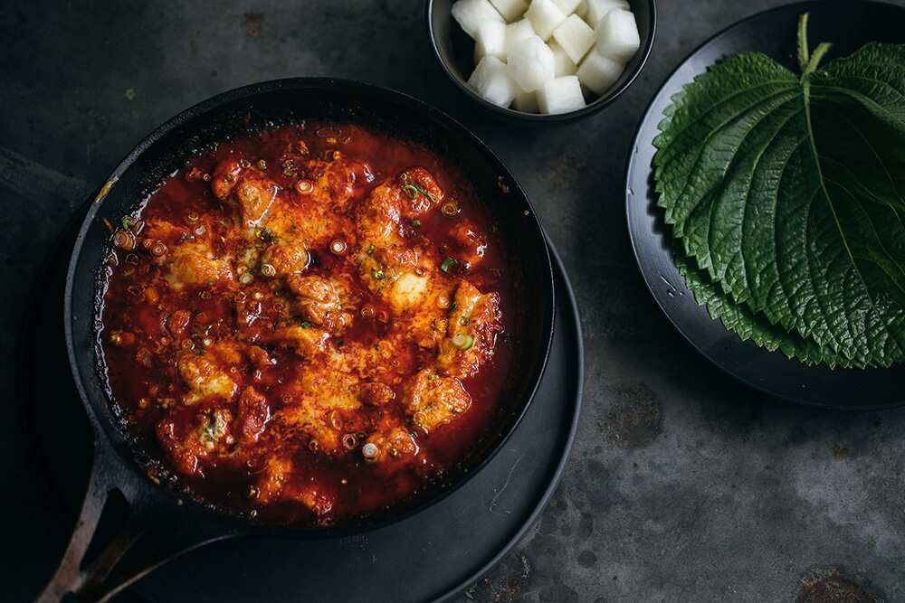 Fire chicken with blue cheese