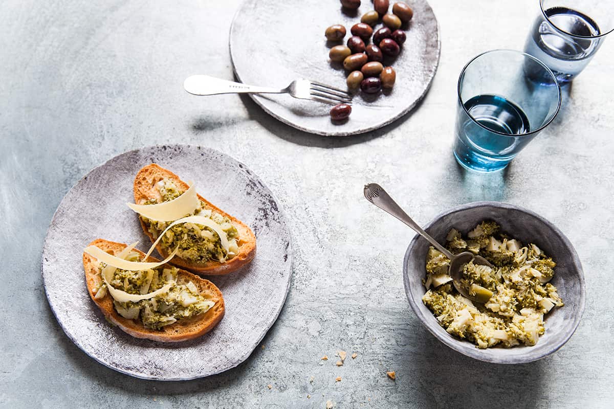 Long-cooked broccoli 