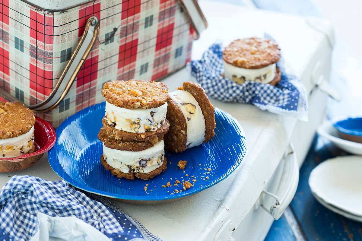 Macadamia Anzac and honeycomb ice-cream sandwiches 