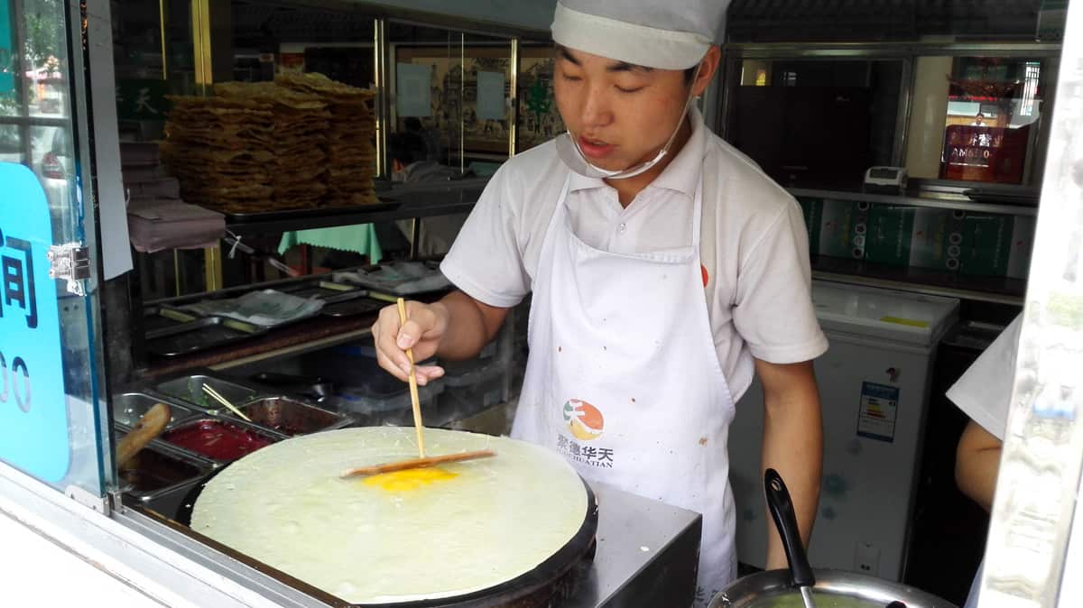 A Beijing vendor making jianbing Chinese crepes.