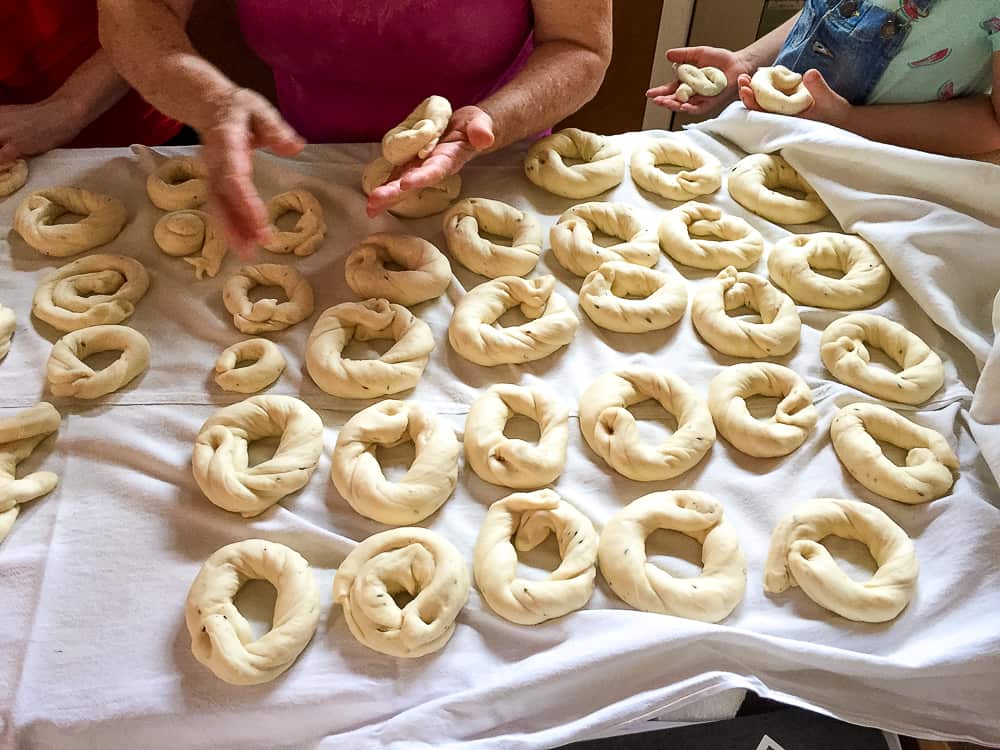 Making taralli