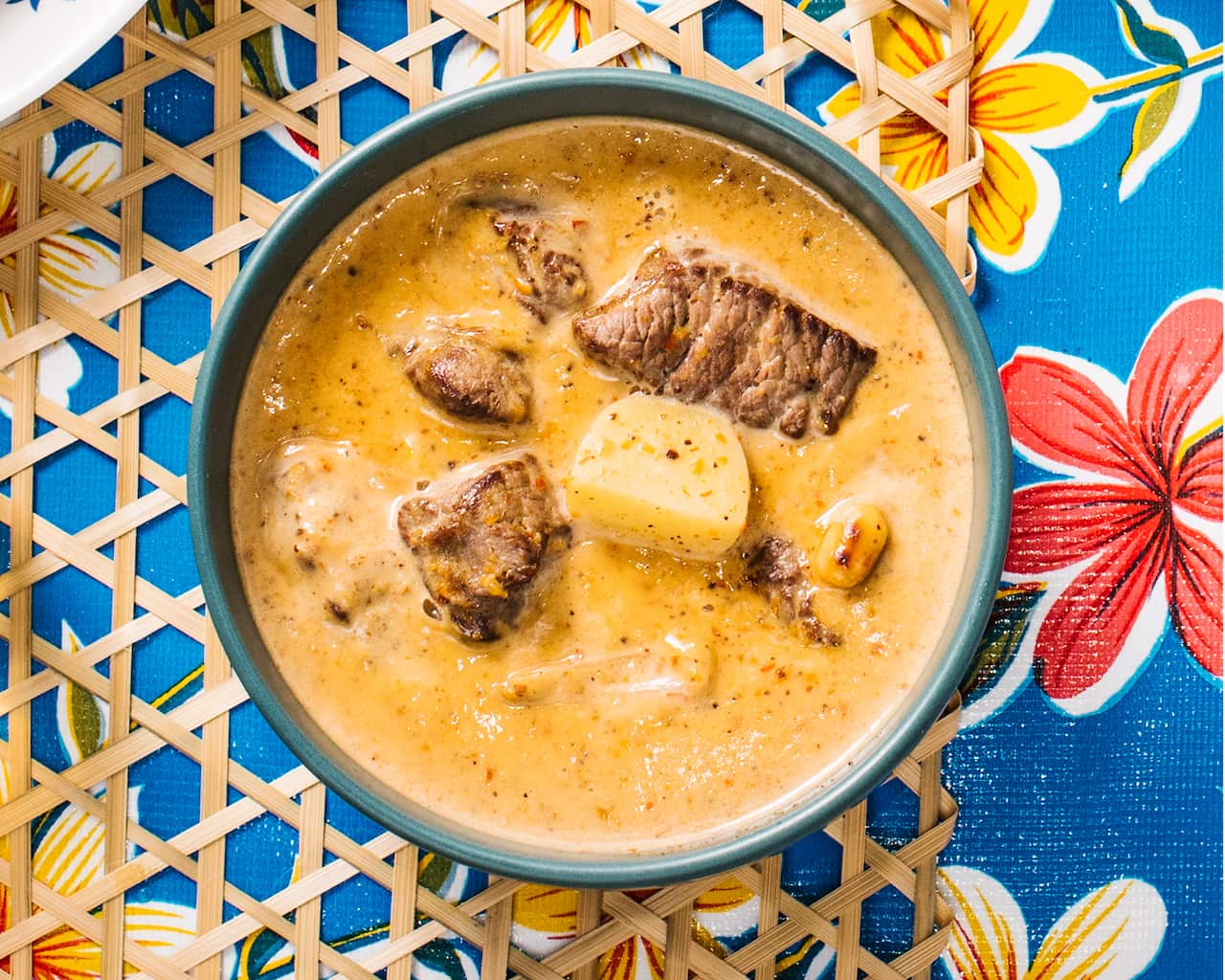 Massaman curry with beef (gaeng massaman nue)