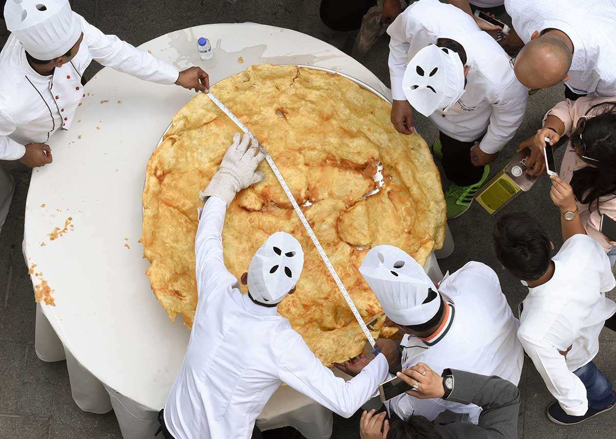 Indian Chefs Make World’s Largest Bhatura 