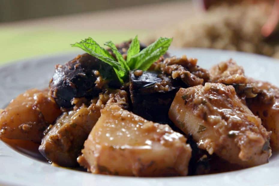 Eggplant braised with trahana