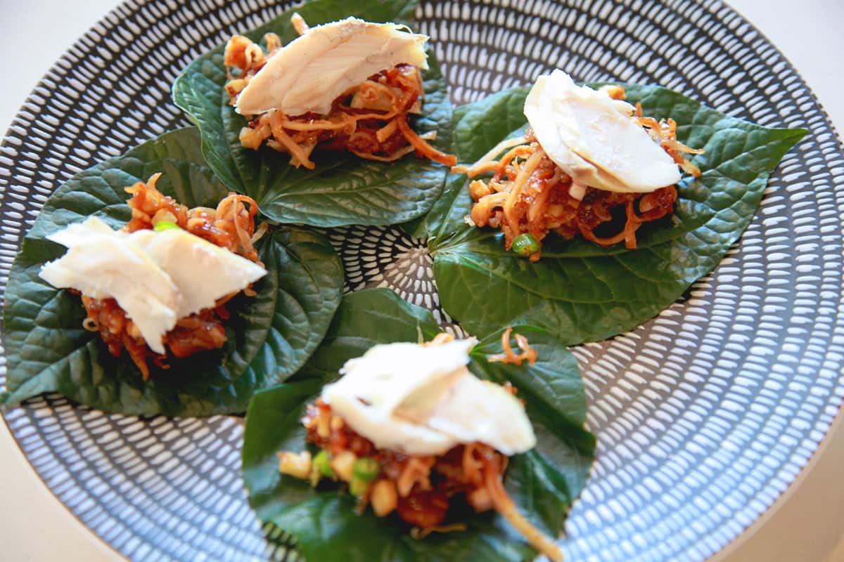 Miang kham pla lom kwan
