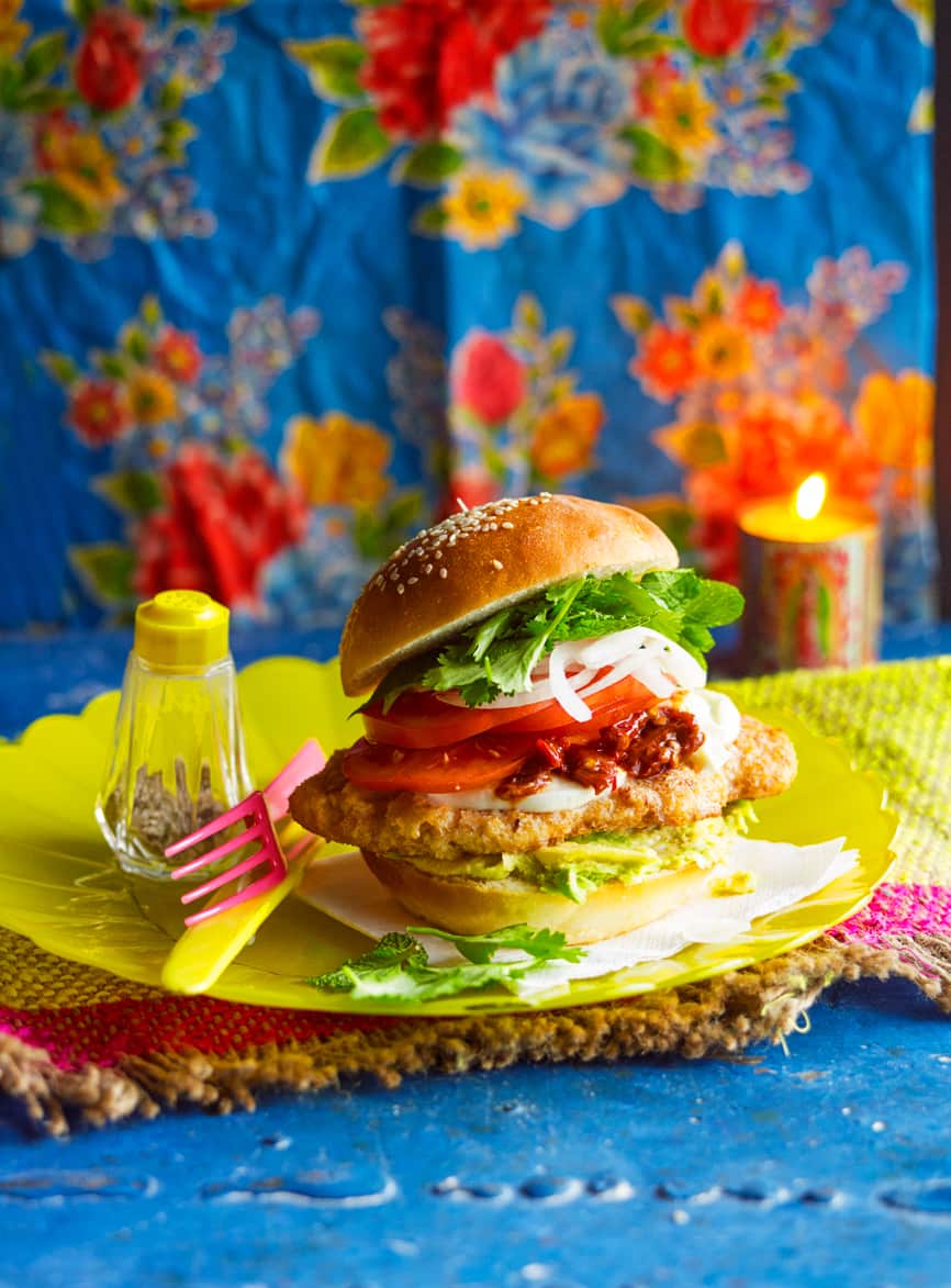 Milanese chicken cemitas (cemitas Milanesas de pollo)