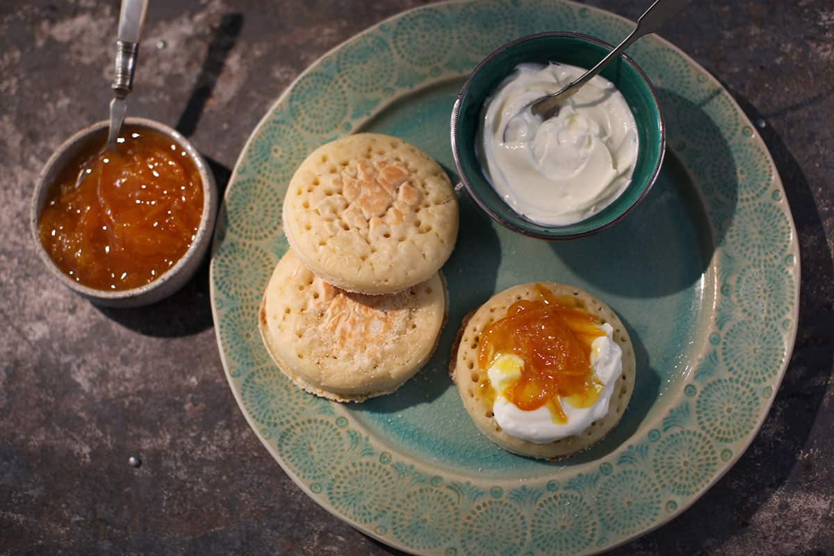 Moroccan crumpet with clementine jam
