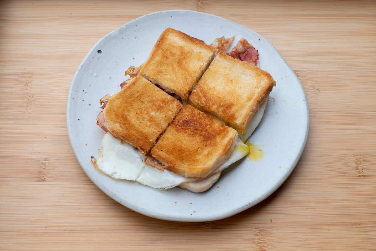 The special egg and bacon merenda sandwich.