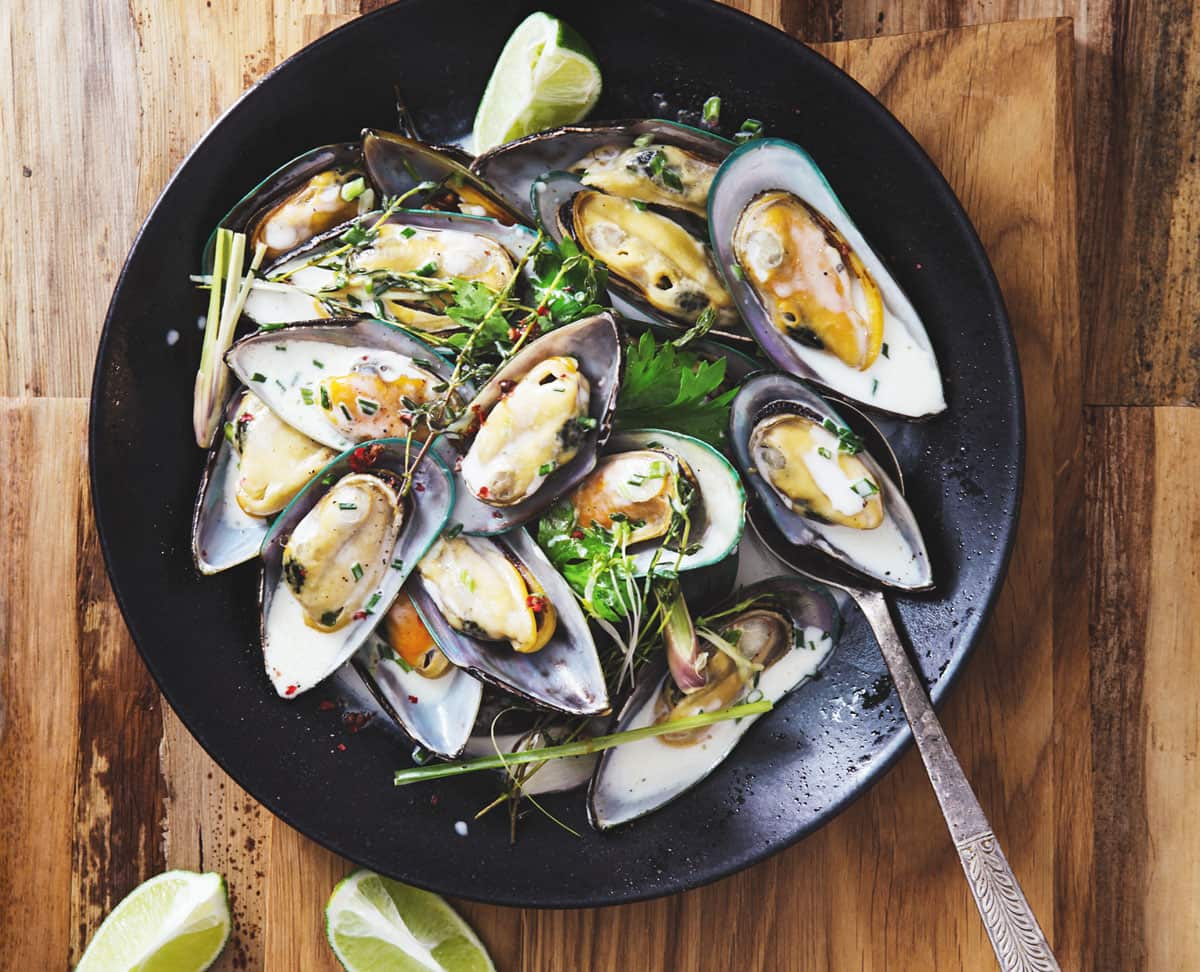 Mussels with coriander and green chilli