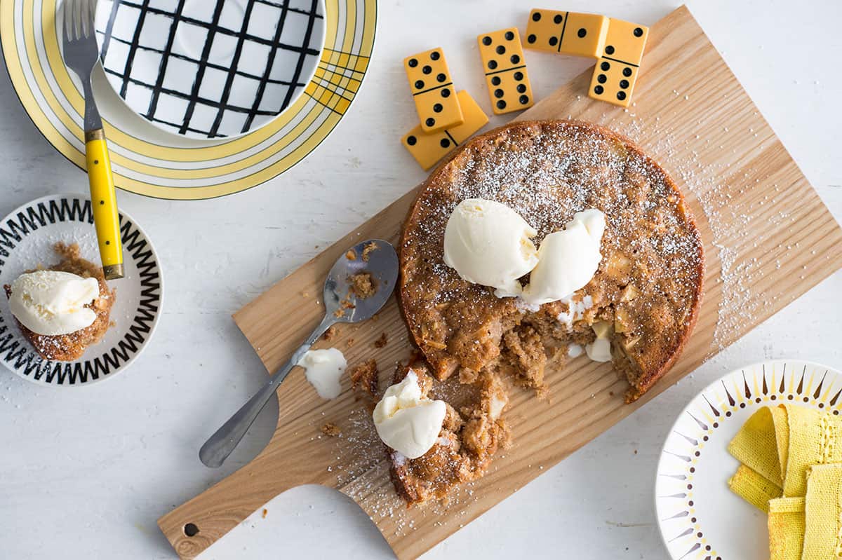 Norwegian apple pie (eplepai)