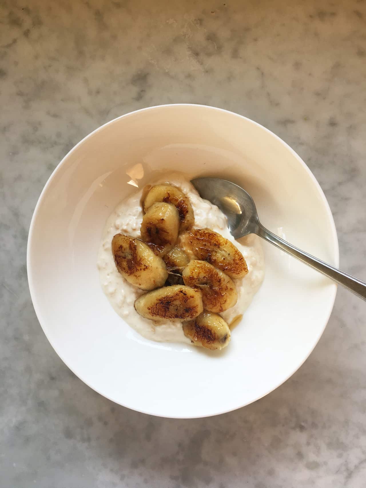 Oats with fried bananas