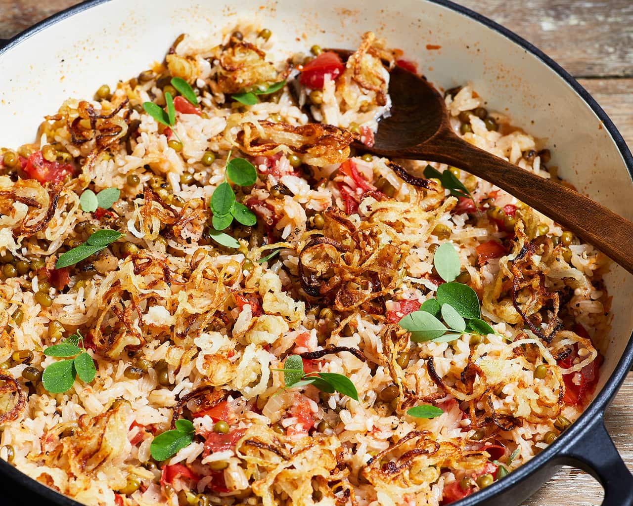 One-pan mung bean and tomato rice with crispy onion