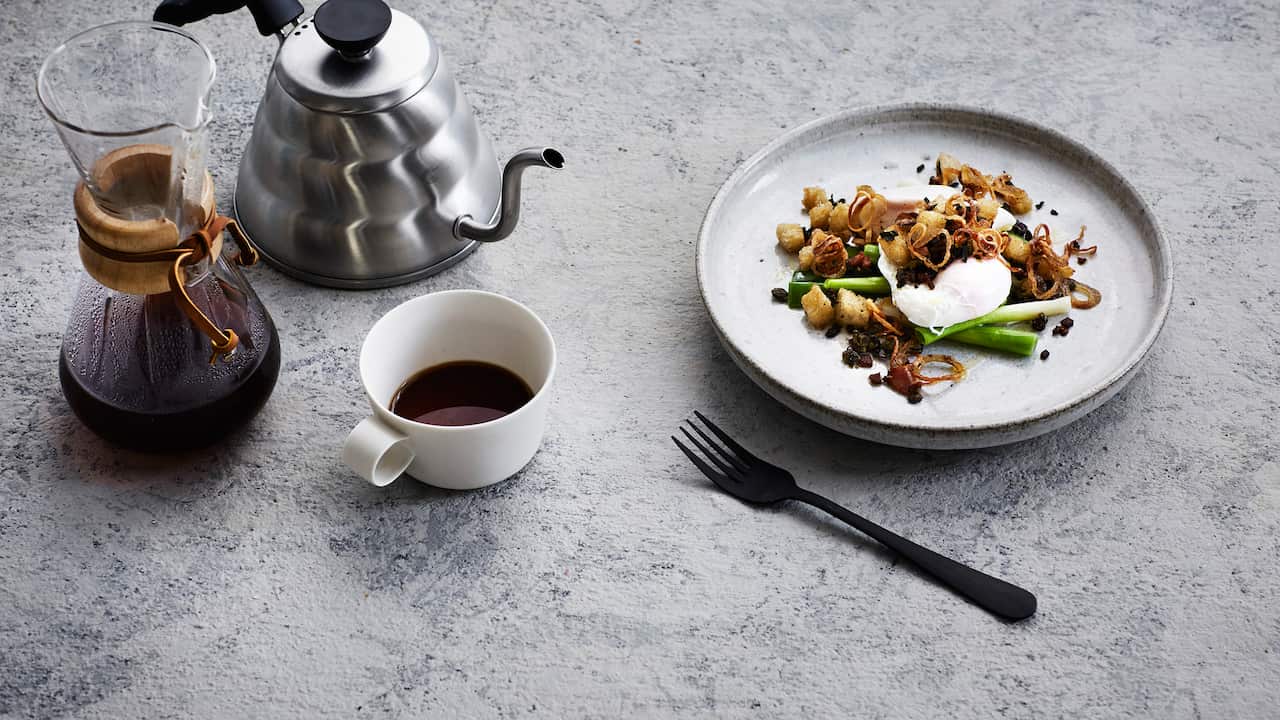 Spring onion, poached egg, bacon and crispy eschalots