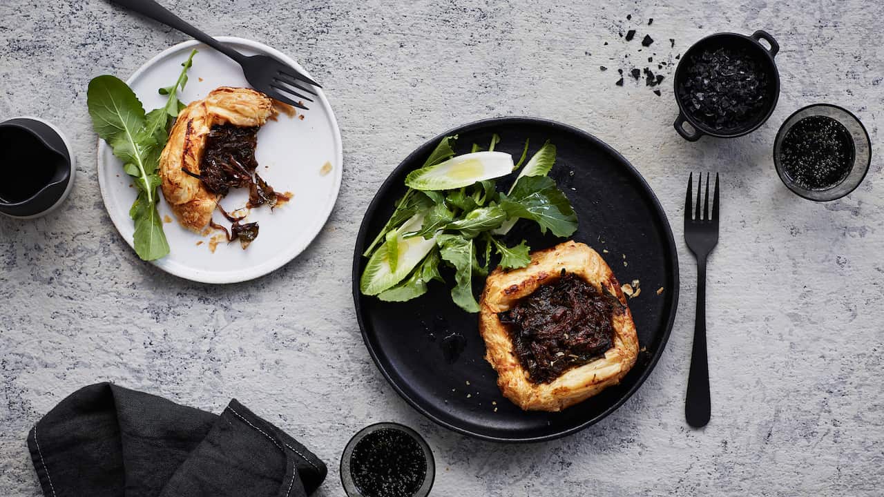 Seeni sambal tarts
