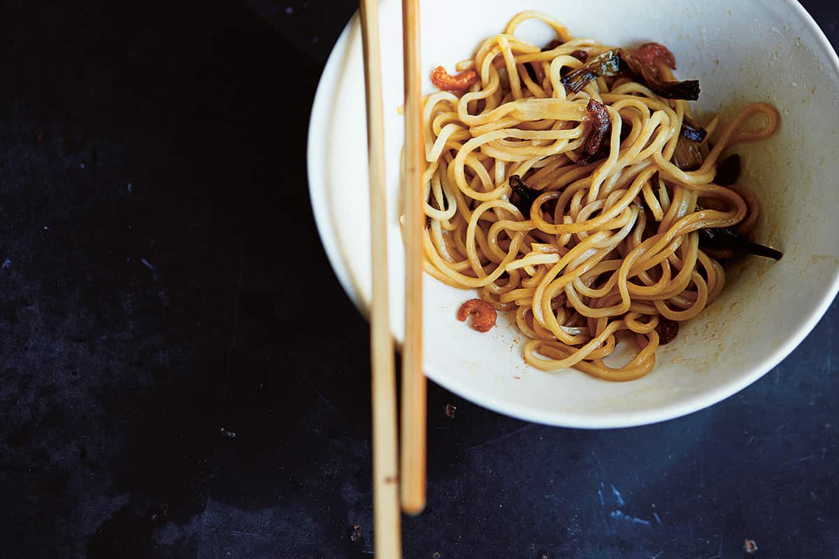 Shanghai noodles with dried shrimps and spring onion oil
