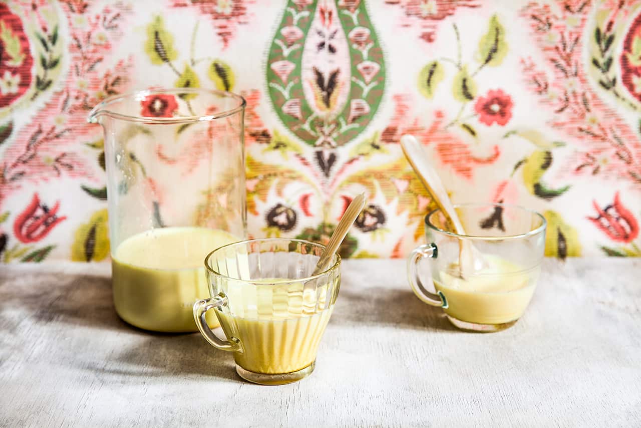 Pakistani hot turmeric milk (haldi doodh)