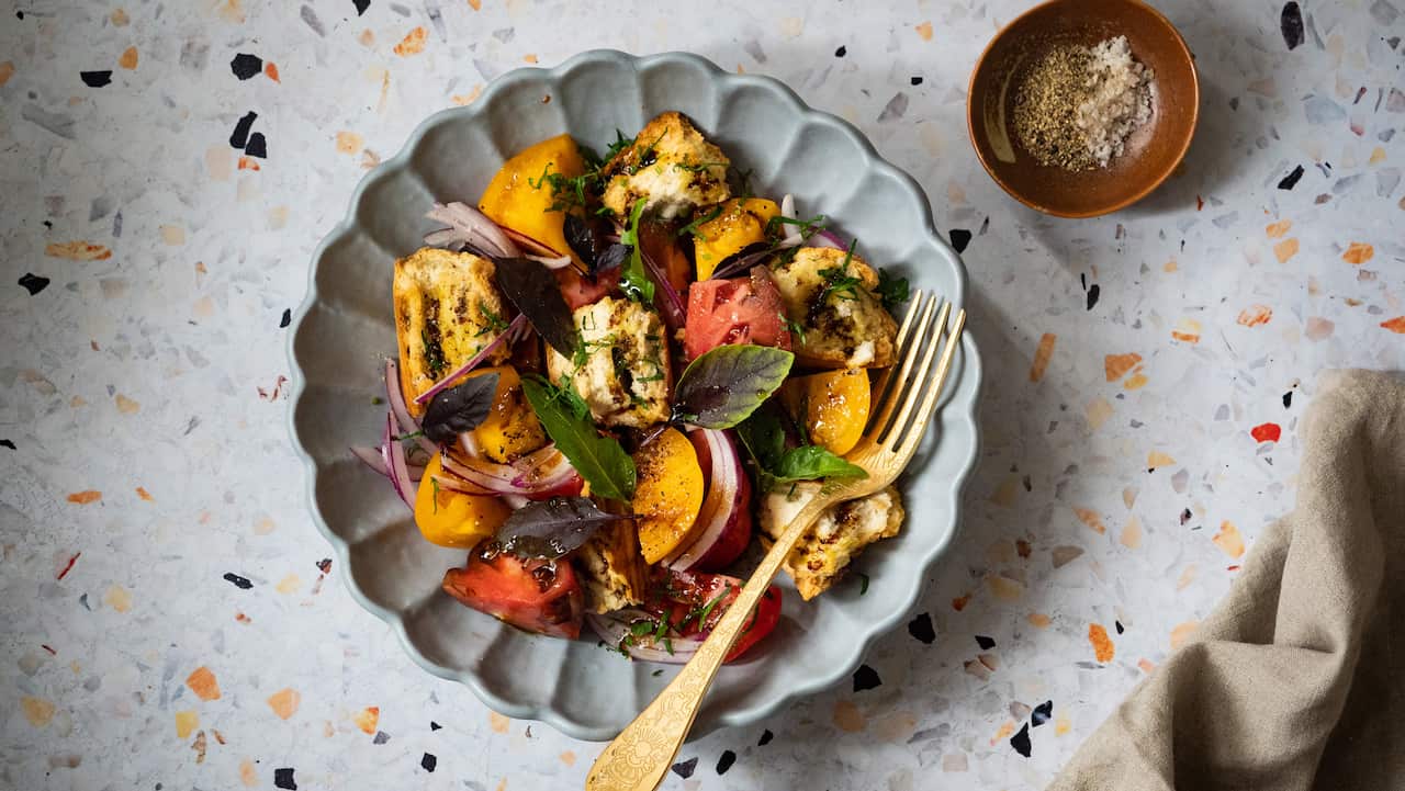 Bread salad (panzanella)