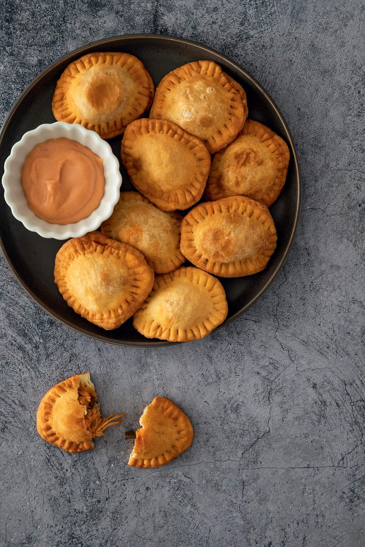 Mini chicken empanadas (Pastelitos de pollo)