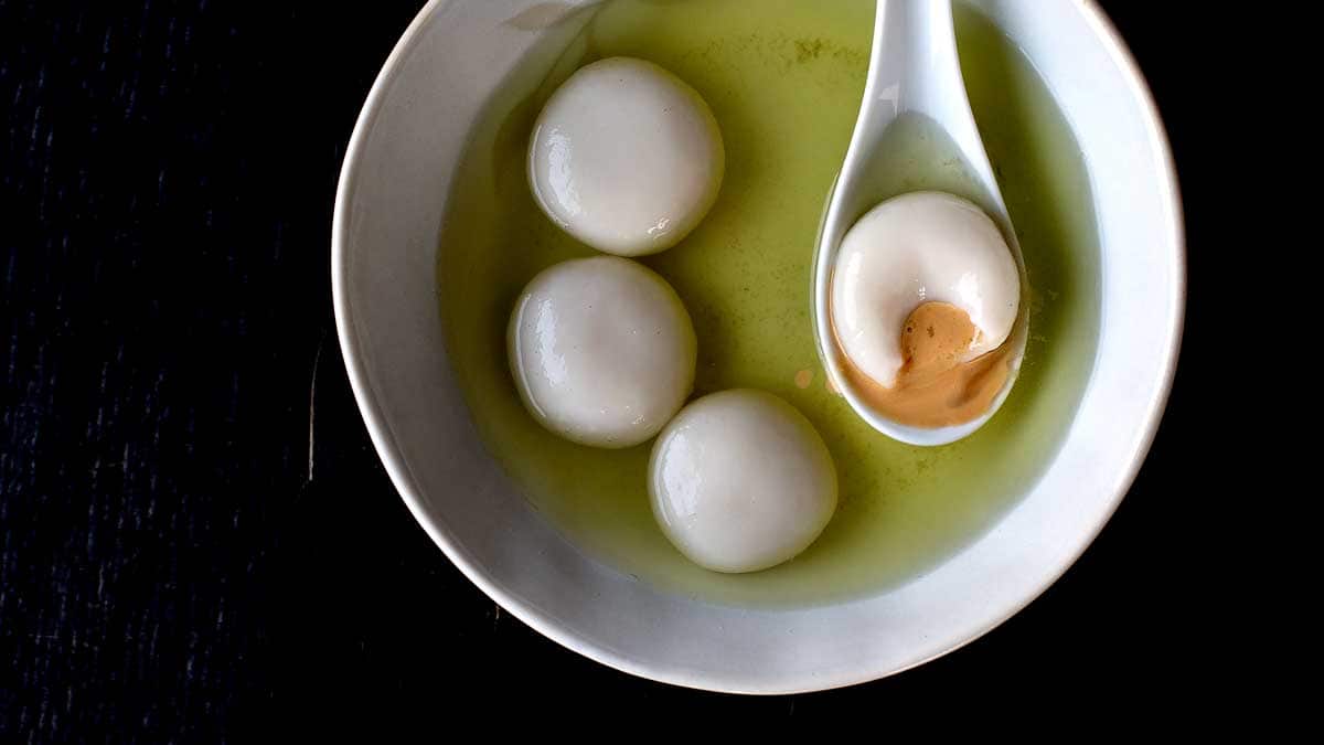 Peanut butter sticky rice balls in green tea