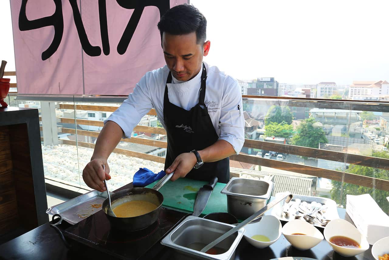Phubase Chuprakong conducts cooking classes from the hotel.