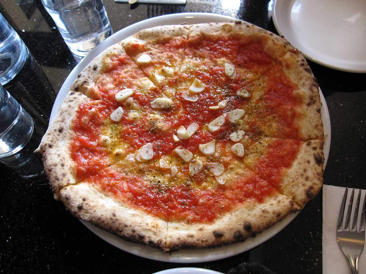 Pizza marinara