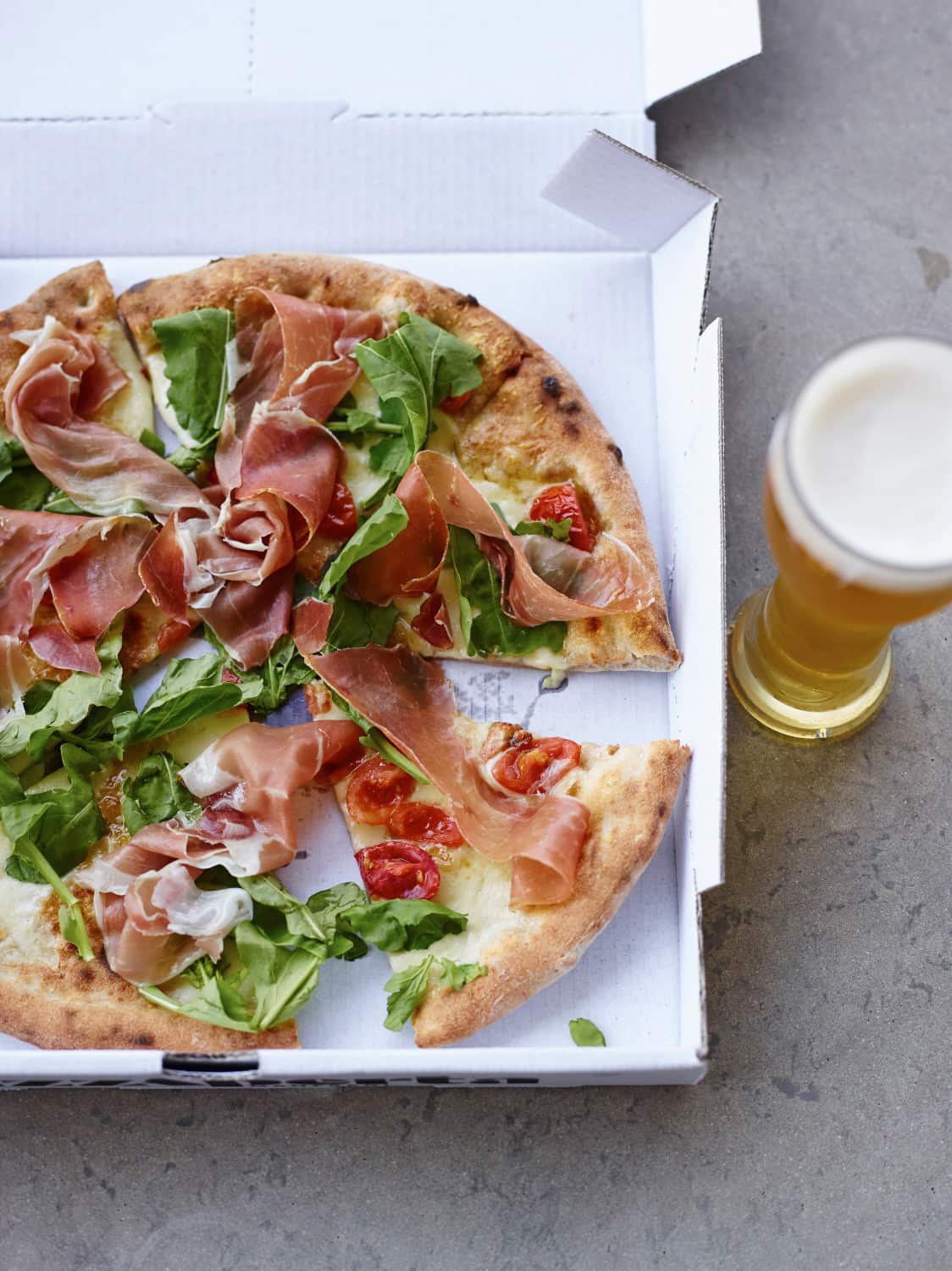 Pizzaperta pizza and beer