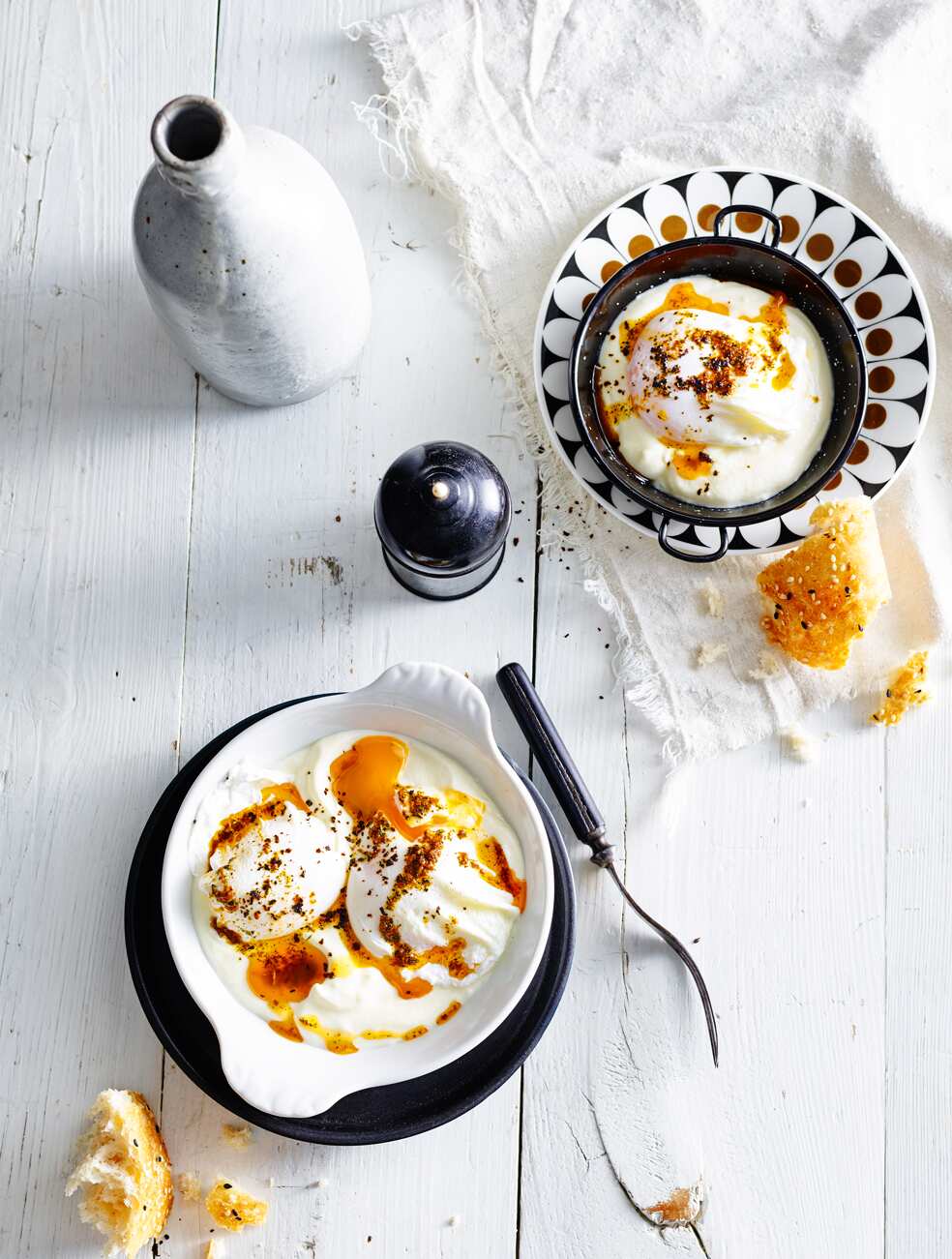 Poached eggs in yoghurt (çılbır)