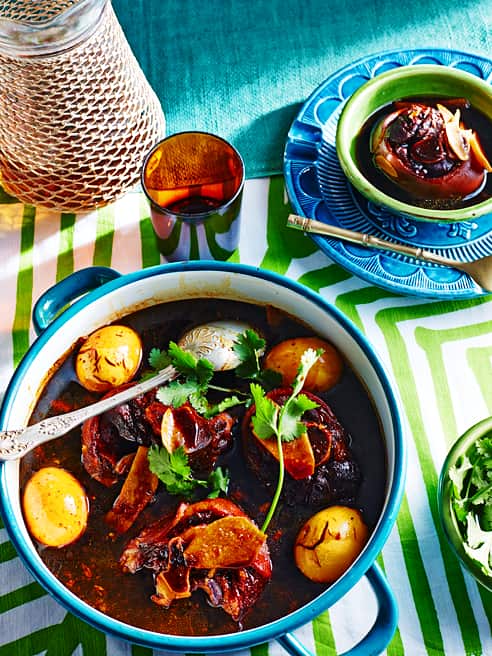 Pork knuckle and ginger stew