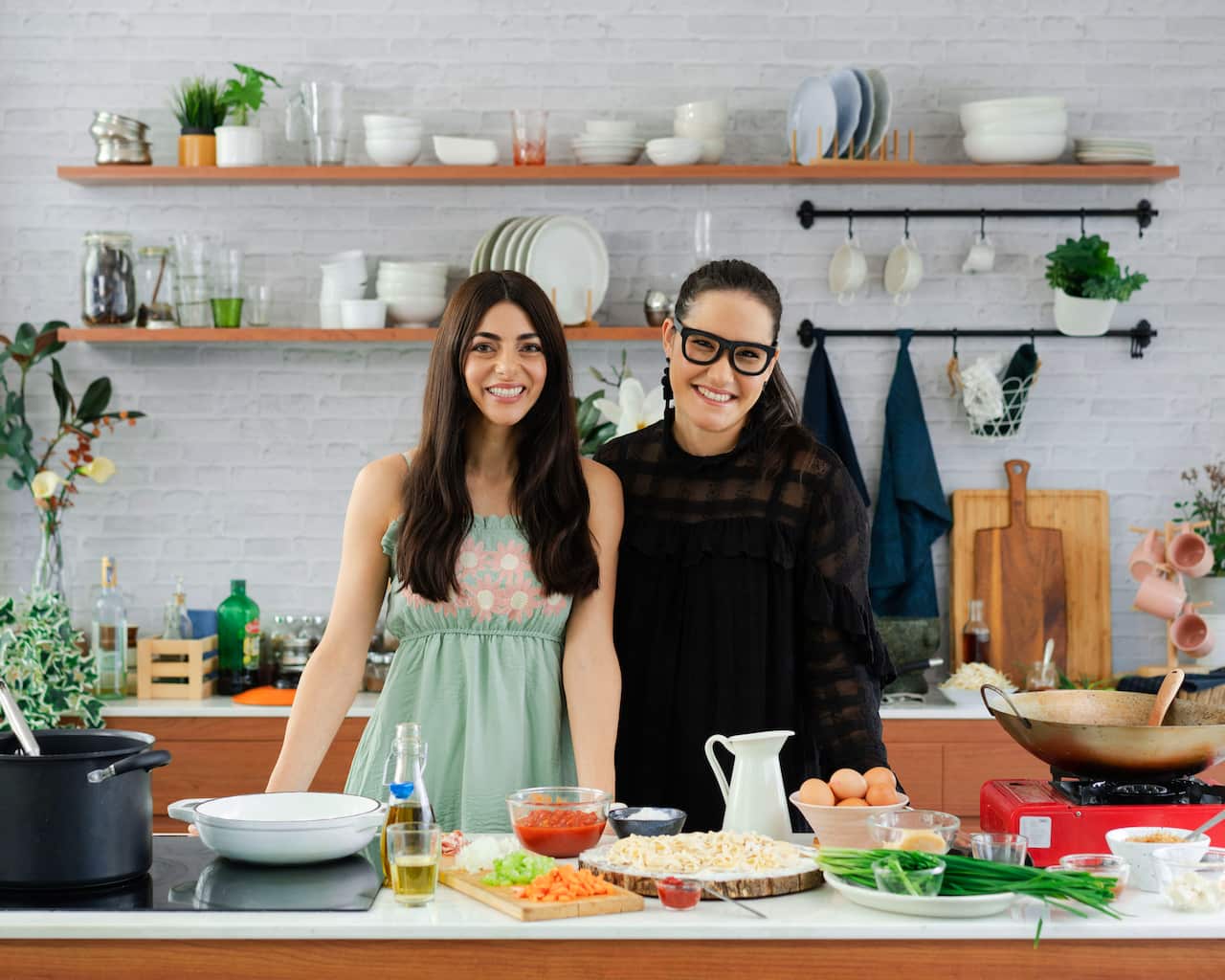 Silvia and Marion on Wok Vs Pot