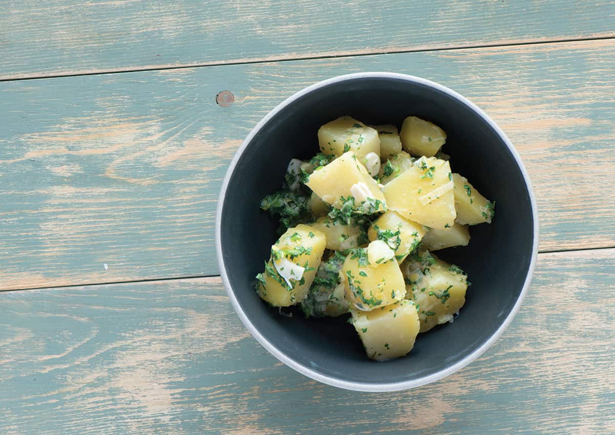 Potatoes boiled in garlic cream