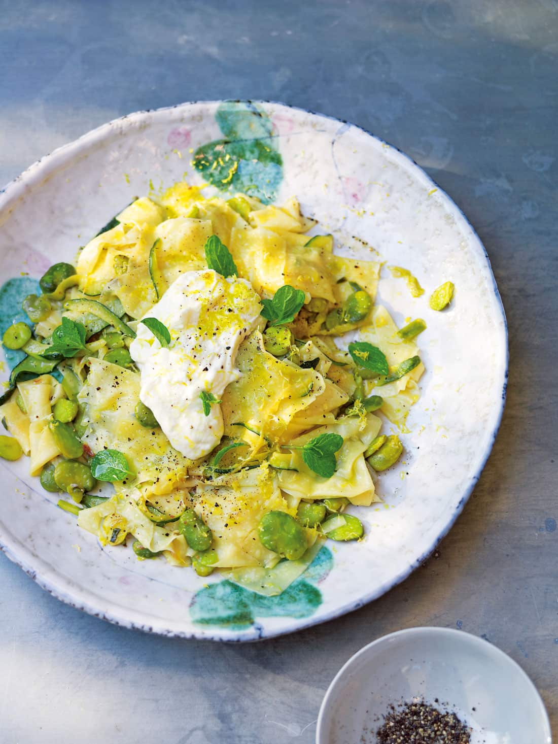 Fresh pasta squares with ricotta and vegetables