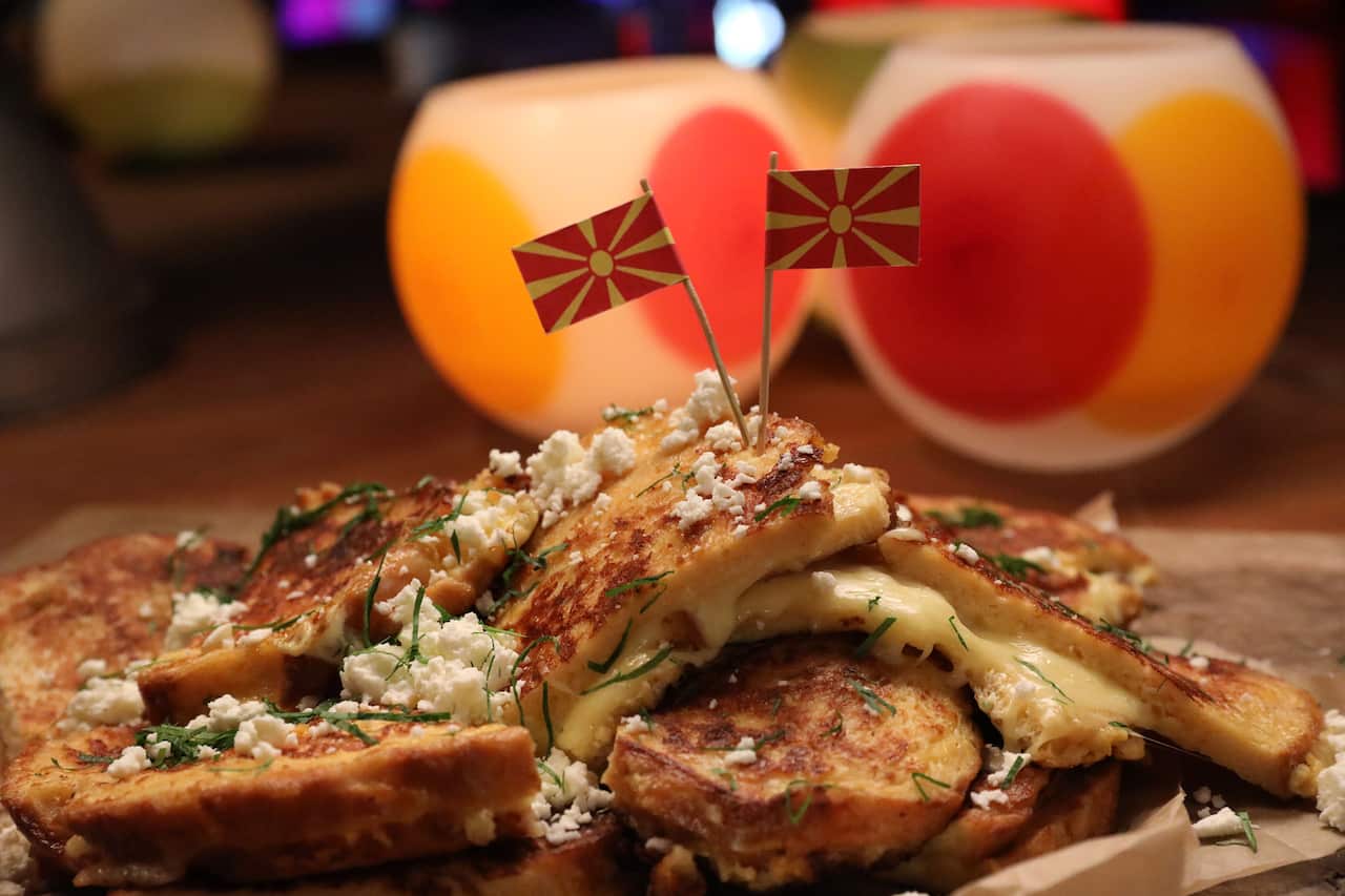 Przeni lepcinja (Macedonian cheese toast)