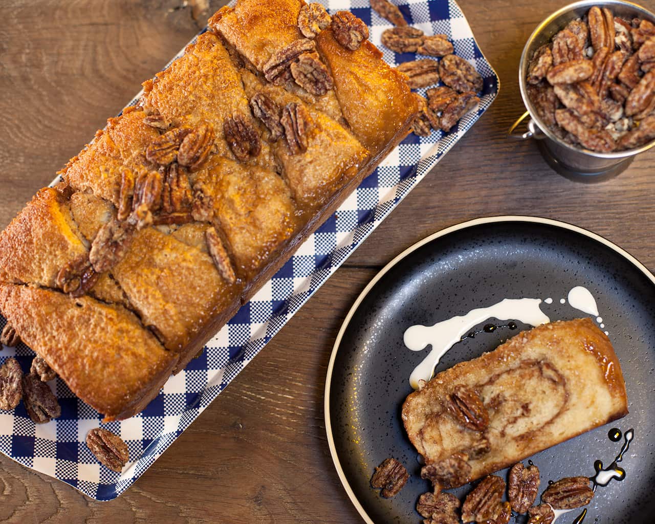 Pull-apart praline bread