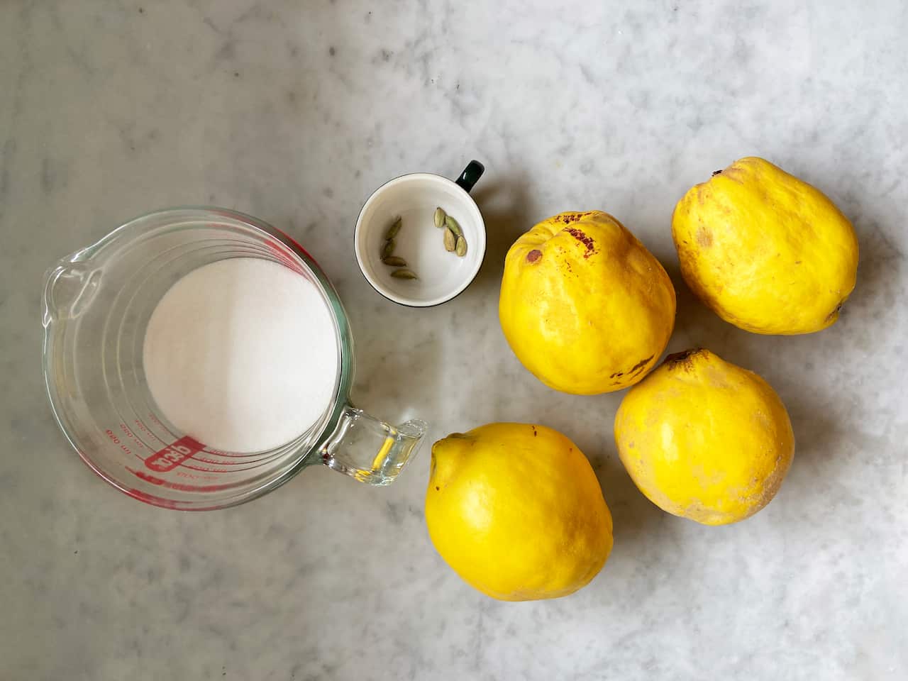 Quince jam ingredients