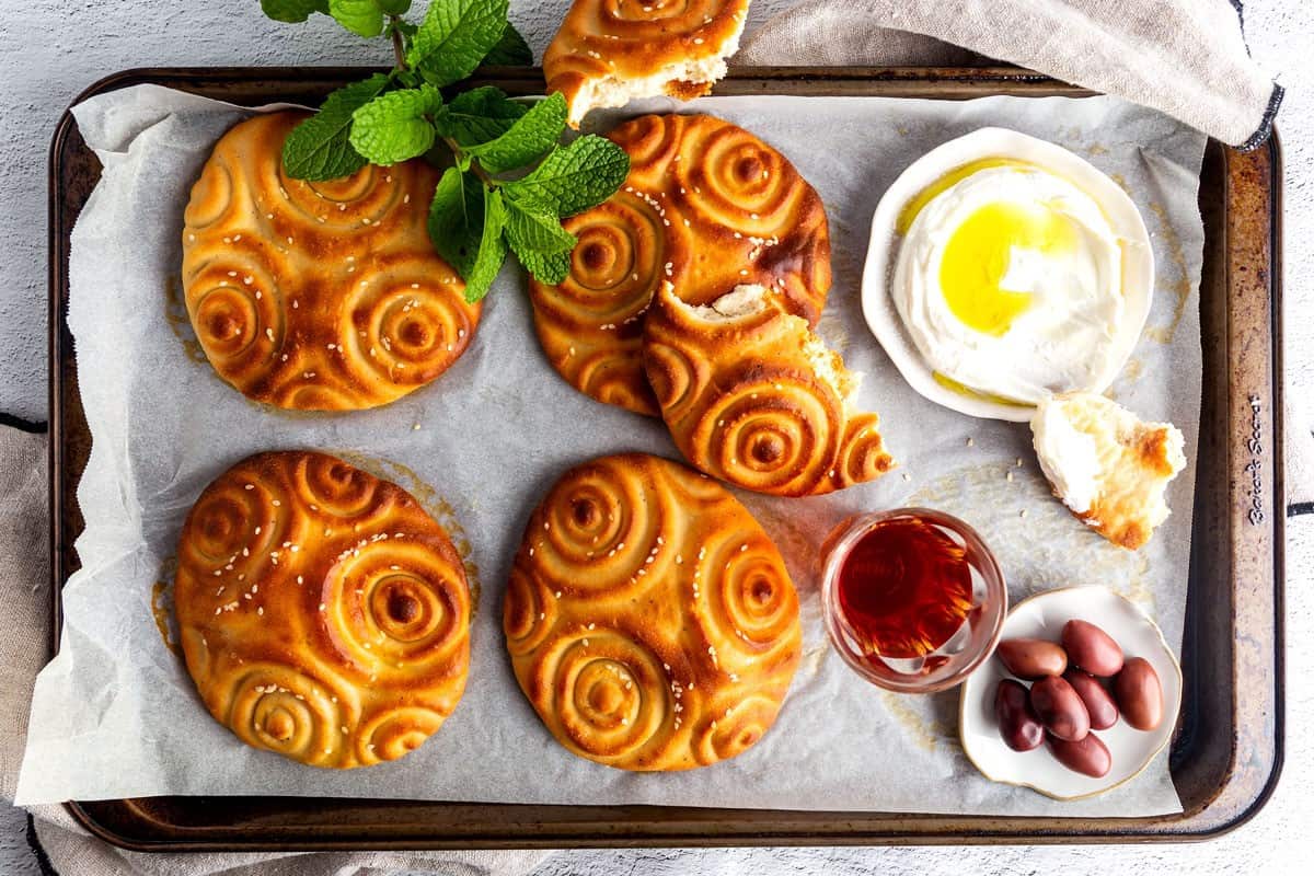 Ba'at or ka'ak - Lebanese sweet flatbread 