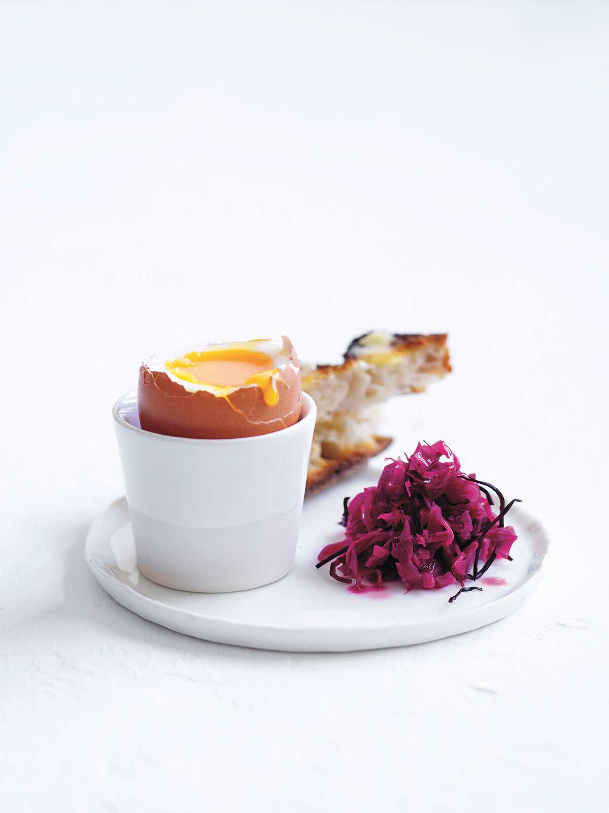 Red cabbage and egg