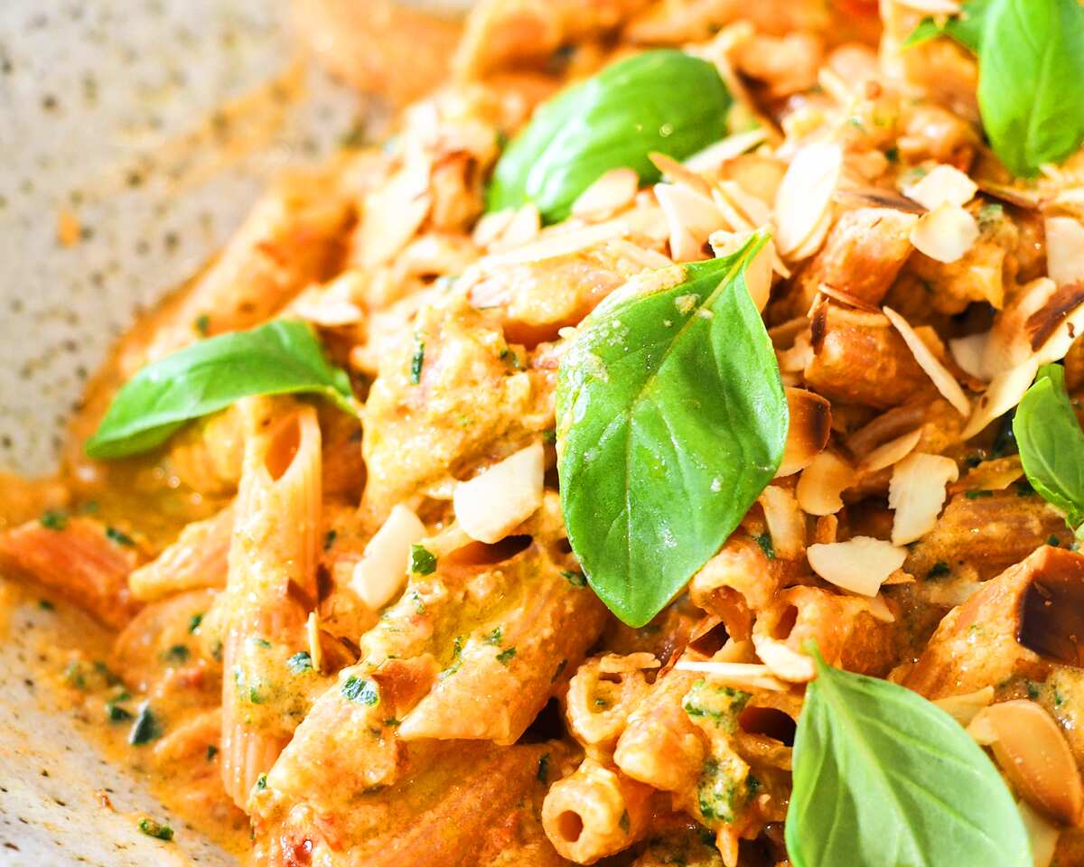 Red lentil penne with Sicilian pesto